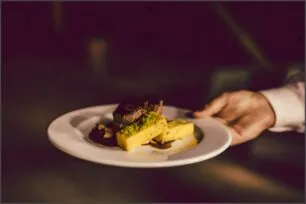 Polenta frita, grelhada ou assada? Veja variações para servir como petisco