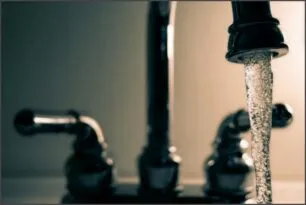 Como evitar desperdício de água com pequenos reparos em casa