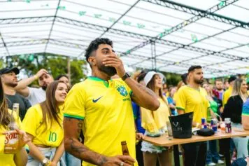 Réplica vs. Autêntica: o que muda na tecnologia das camisas de seleção? Réplica vs. Autêntica: o que muda na tecnologia das camisas de seleção?