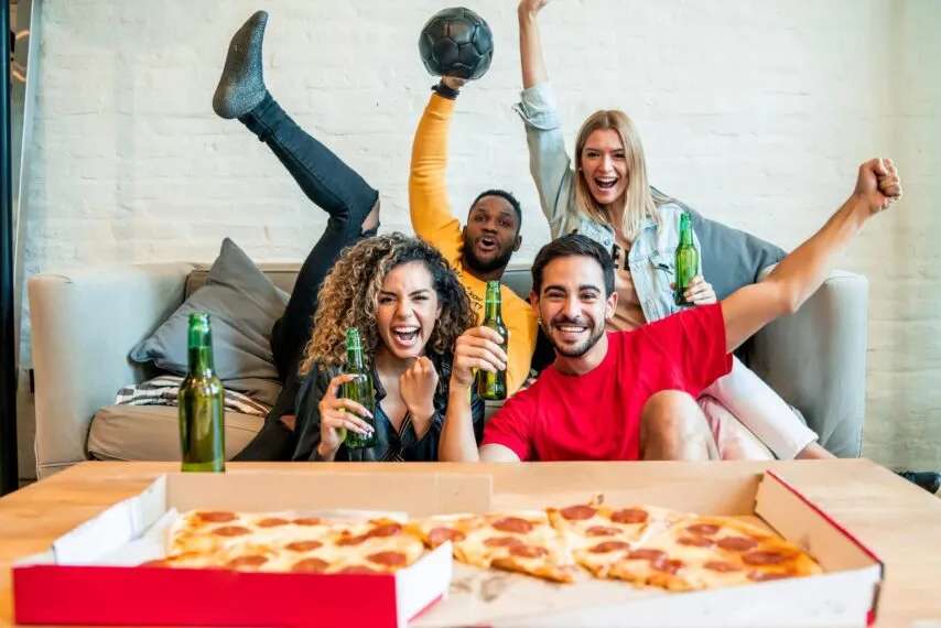 Delivery em dia de jogo tem alta de 76% nos pedidos na hora antes da partida